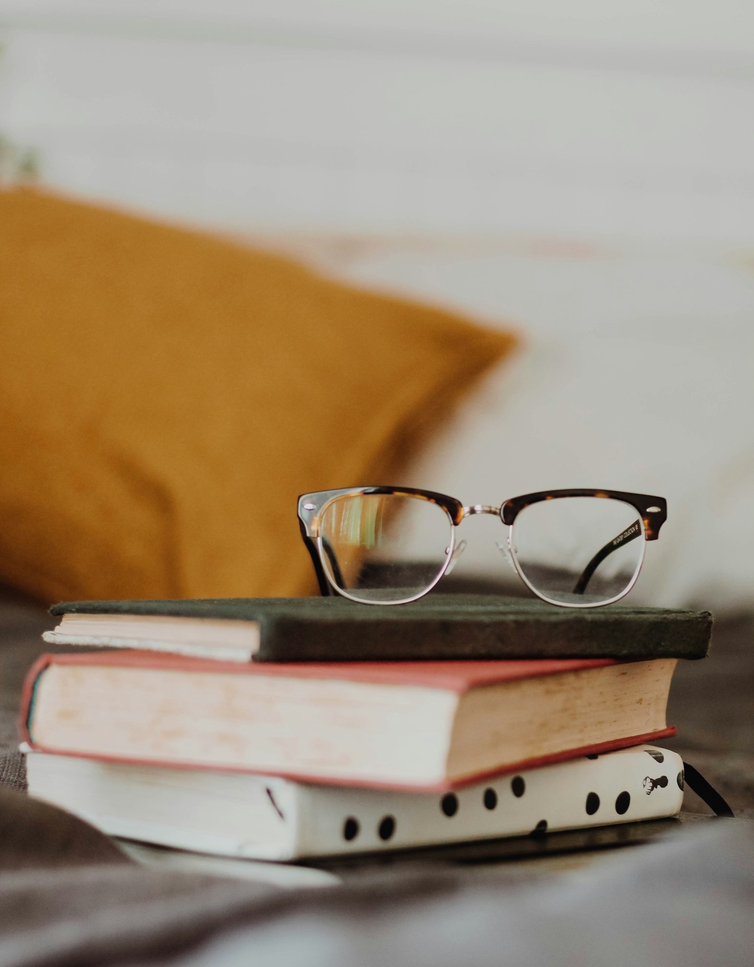 The Art of Storytelling in Hindi Adult Literature